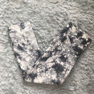 Lululemon tie dye Wunder Under crops size 8